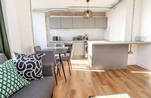 Warrington Cottage | THE WORKS BY DAG, family friendly in Woolston, Warrington