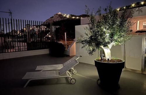 Kolonaki Apartment | The World is Beautiful - Cozy Rooftop in Kolonaki!