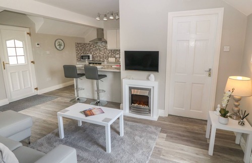 Rhyd-y-foel Cottage | THE WREN, romantic, luxury holiday cottage, with hot tub in Llysfaen