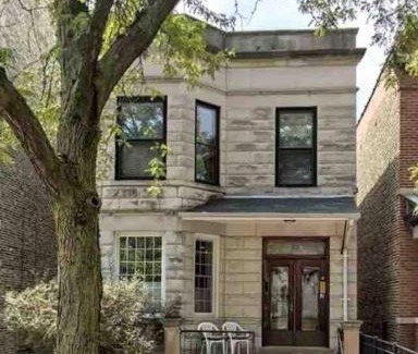 Wrigleyville Apartment | The Wrigleyville VIP-200 Steps from Wrigley Field