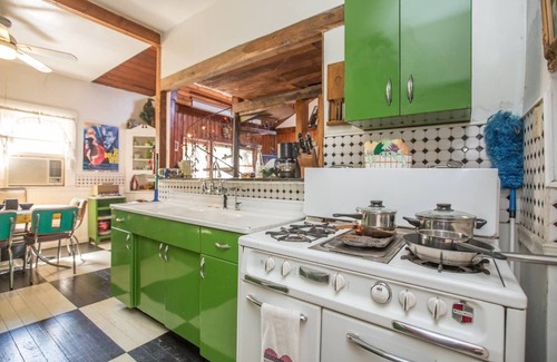 Eagle Rock House | The Writers Retreat away from traffic