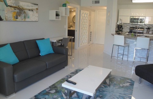 Aventura Apartment | The Yacht Club at Aventura Luxury 1 bed/1 Bath Pool View Fits 4 People