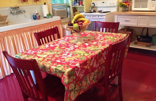 Hillsmere Cottage | The Yellow Cottage on Harness Creek