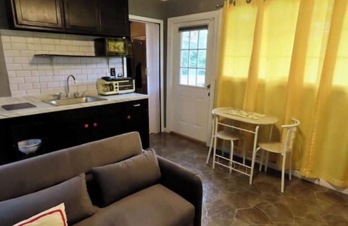 Glenwood House | The Yellow Door House