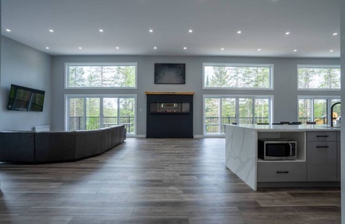 Saint-Jean-de-Matha House | The Zenith |Hot Tub | Lake |Pool Table