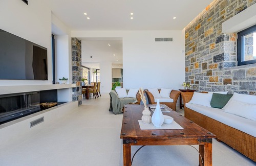 Lygaria Villa | Theasea,beachfront,next to all amenities,Heraklion