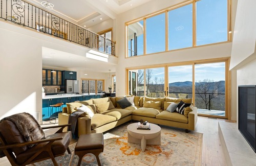 South Fork House | Theater, Hot Tub, Sauna, EV charger & Epic Views!