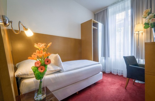 Zizkov Hotel | Theatrino