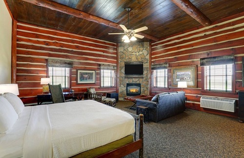 Columbia Hotel | Theme Suite w/Whirlpool & Fireplace! Stoney Creek Columbia | 2 Units