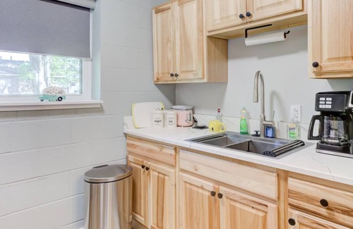 Downtown Memphis Apartment | Themed Lux Loft with King Bed, Free Parking & Wi-Fi