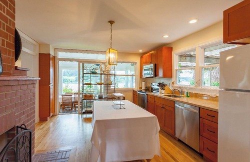 Gig Harbor House | Therapeutic Waterfront - 3BD, Beach, Kayaks, Mountain View. No cleaning fee