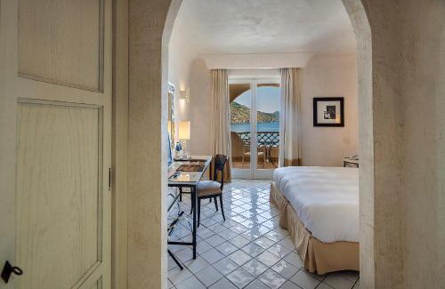 Vulcanello Hotel | Therasia Resort Sea and SPA - The Leading Hotels of the World