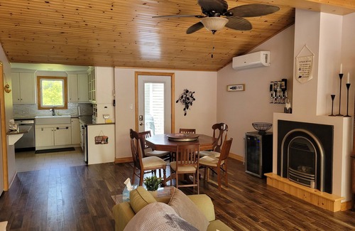 Point Clark Cottage | There's no place like the cottage! Beautiful cozy cottage, minutes from beach