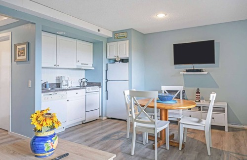 Napeague Apartment | TheSweetDwelling 1BR Beachside Home|TennisPoolPKG!