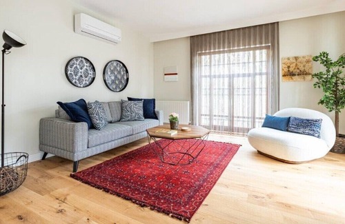 Tophane Apartment | This apartment is a 2 bedroom(s), 2 bathrooms, located in Beyoğlu, İstanbul.