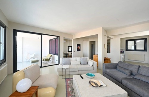 Moda Apartment | This apartment is a 2 bedroom(s), 1.5 bathrooms, located in Kadıköy, İstanbul.