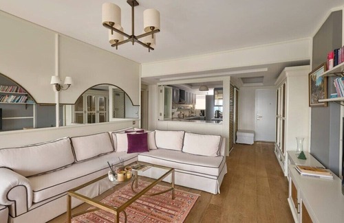 Arnavutkoy Apartment | This apartment is a 2 bedroom(s), 2 bathrooms, located in Beşiktaş, İstanbul.