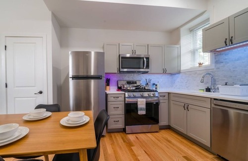 Corn Hill Apartment | This apartment is a 2 bedroom(s), 1 bathrooms, located in Rochester, NY.