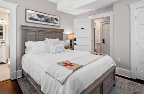 Beaver Hills Apartment | This apartment is a 5 bedroom(s), 5 bathrooms, located in New Haven, CT.