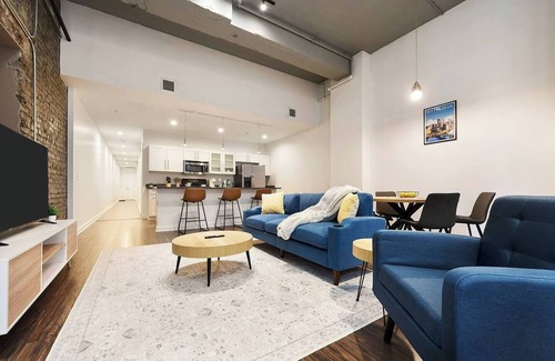 Cultural District Apartment | This apartment is a 2 bedroom(s), 2 bathrooms, located in Pittsburgh, PA.