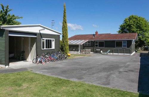 Rainbow Point House | This Bach Has it All - Rainbow Point Holiday Home