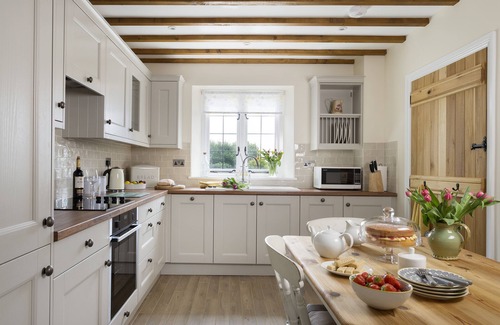 Chipping Norton Cottage | This beautiful cottage enjoys a fabulous rural location on a mixed working farm.