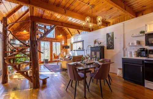 Stanton Cabin | This cabin is a 2 bedroom(s), 2 bathrooms, located in Stanton, KY.