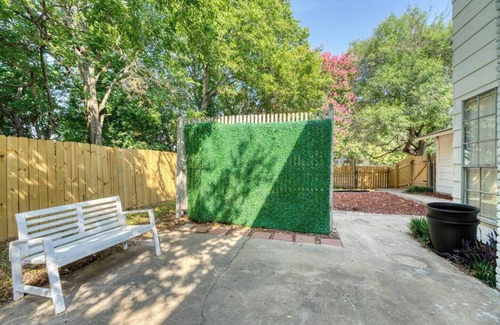 North Austin Civic Association House | This centrally located 4BR 2.5Bath home is complemented by vintage touches and amenities