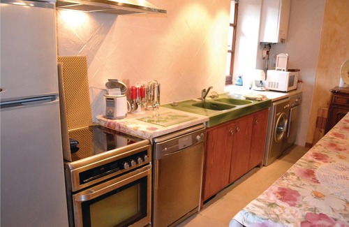 Canals House | This charming cottage is located in a hamlet ideally situated to discover the countryside as well as