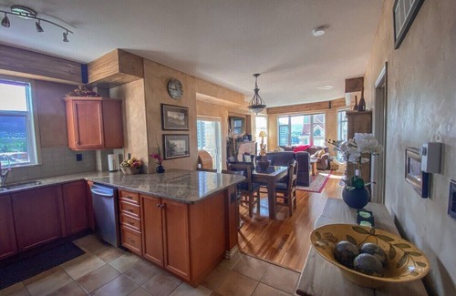 Central Okanagan Condo | This condominium is a 1 bedroom + den/1 bathroom, located in Kelowna, BC