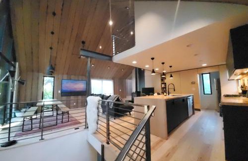 Bozeman House | This Deluxe Modern New 3-Story Home With Central Ac Offers The Best Of Bozeman!