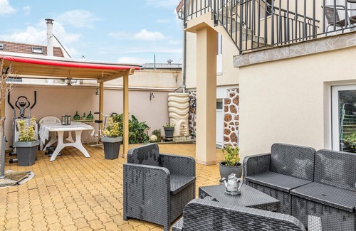 Juvisy-sur-Orge House | This family apartment with pool welcomes you in the catchment area of Metropol Paris.