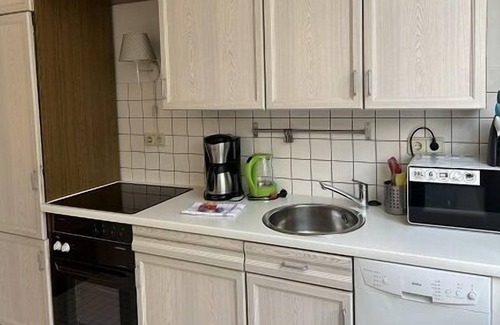 Hamburg-Barmbek Apartment | This furnished 1-room-apartment is located in our apartment house at Kunaustraße on the ground floor and is quietly located to the back.