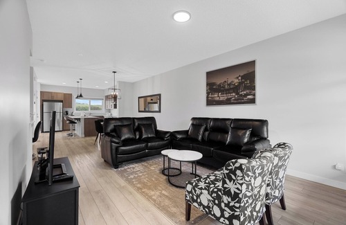 Southeast Calgary House | This Home is 3 BR 2.5 baths in Calgary near river trails,Golf & Spruce Meadowsn