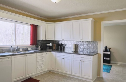 High Point House | This house is a 3 bedroom(s), 2.5 bathrooms, located in High Point, NC.