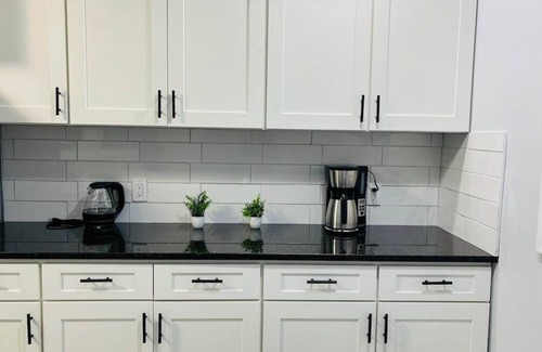 Cleveland House | This house is a 4 bedroom(s), 2.5 bathrooms, located in Cleveland, OH.