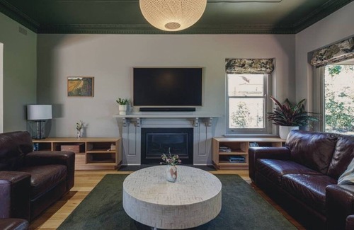 Lake Wendouree House | This house is a 4 bedroom(s), 2.5 bathrooms, located in Lake Wendouree, VIC.