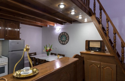 Imerovigli Villa | This immaculate, 80 m^2 and fully equipped Villa invites comfort and tranquility
