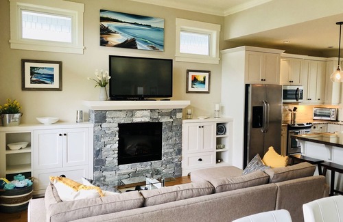 Regional District of Nanaimo House | This impeccable Villa is located on the lovely Qualicum Landing property. n