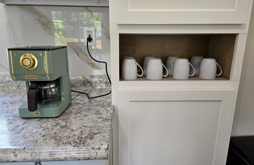 Akron Villa | This Mid century marvel will welcome you with its attention to detail.