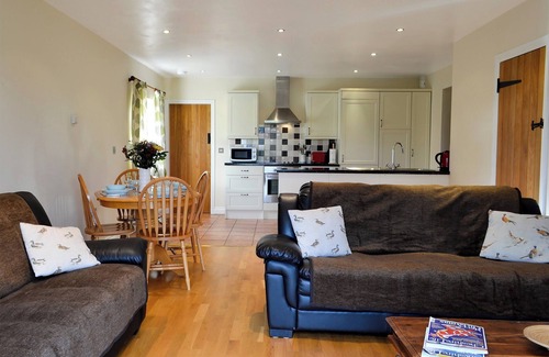 Huxley Cottage | This spacious property for 4 has extensive views and an abundance of attractions close by.