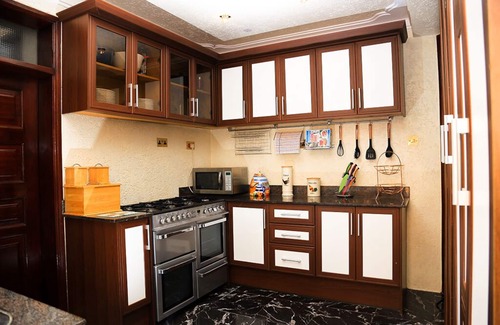 Kampala House | This stunningly beautiful property is located at Makindye Kizungu