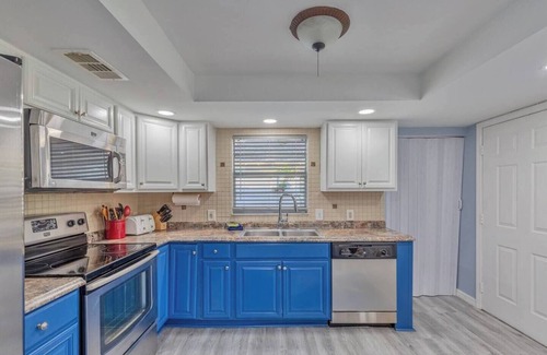 Gulfport House | This townhouse is a 2 bedroom(s), 1 bathrooms, located in Gulfport, FL.