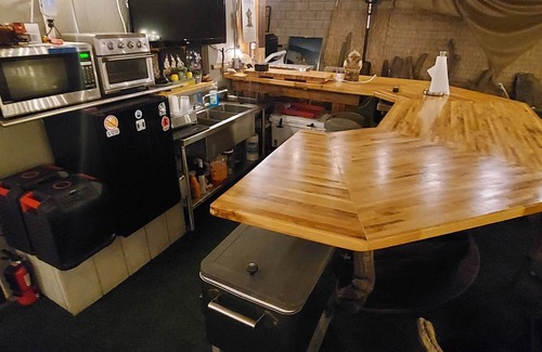 Westside Costa Mesa Cabin | This Venue is set up for hourly rates and/or overnights. Capacity 120 guests