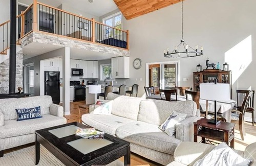 Arden Cottage | This well equipped lake house has a private beach and all-day sun.