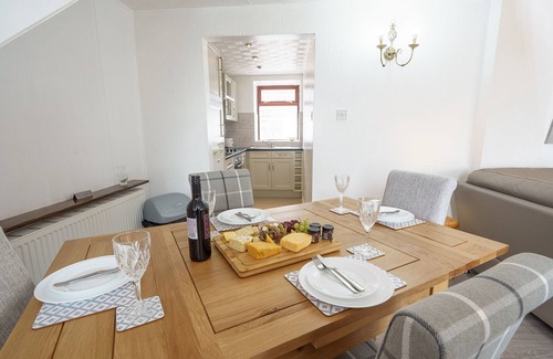 Thornhill Apartment | Thomas Carlyle Cottage - a cottage that sleeps 4 guests in 2 bedrooms