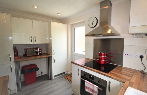Thorne House | Thorne - Newly Refurbished - Garden & Parking-Quiet Cul De Sac Location