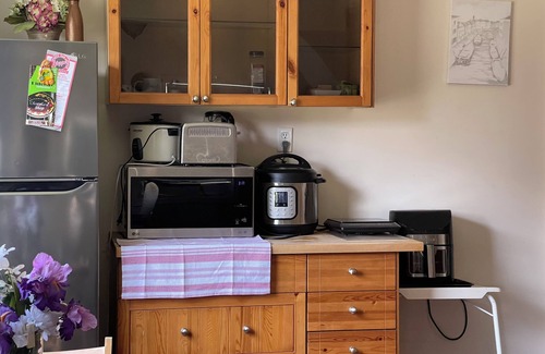 Seeleys Bay Cottage | Thousand Island Kingston Cozy Two Bedroom Cottage + DINNER & BREAKFAST(EXTRA)
