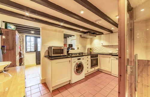 Longborough Cottage | Three bed Cotswold holiday cottage near Stow-on-the-Wold - Spa Changing Rooms