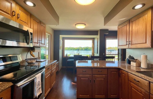 Monona House | Three Bedroom Bungalow on Lake Monona - Sleeps 8